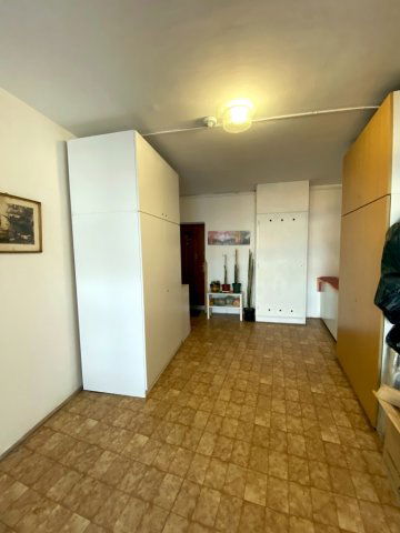 Eladó panellakás, Pécsett 61.9 M Ft, 4 szobás