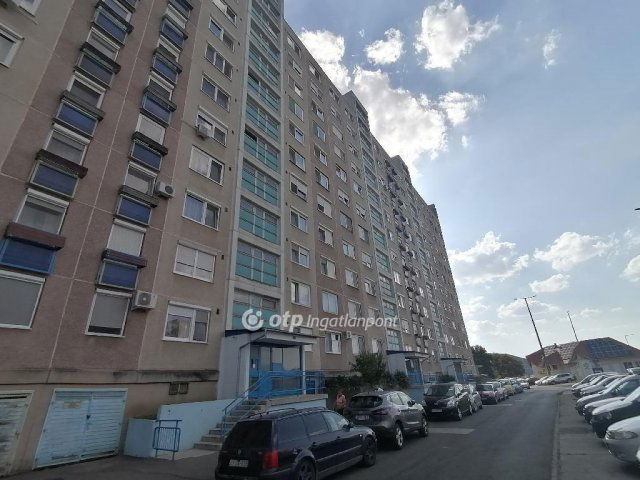 Eladó panellakás, Debrecenben 71.9 M Ft, 3 szobás