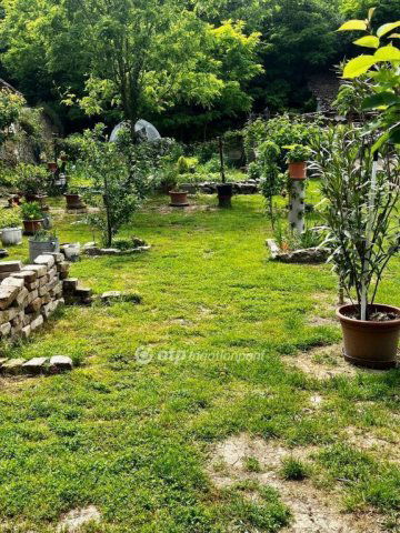 Eladó családi ház, Monyoródon 29.9 M Ft, 117+3 szobás