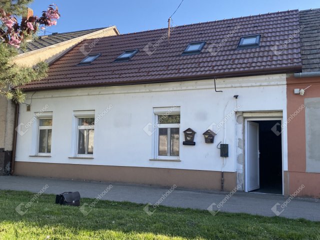Eladó téglalakás, Hegyeshalomban 54.99 M Ft, 3 szobás