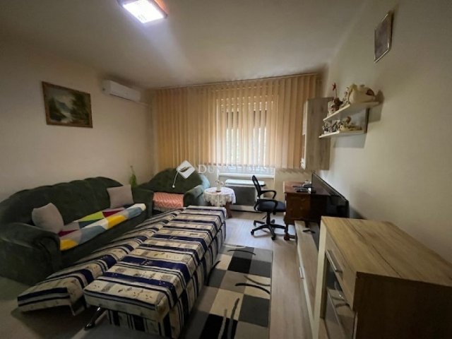 Eladó téglalakás, Pécsett 29 M Ft, 2 szobás