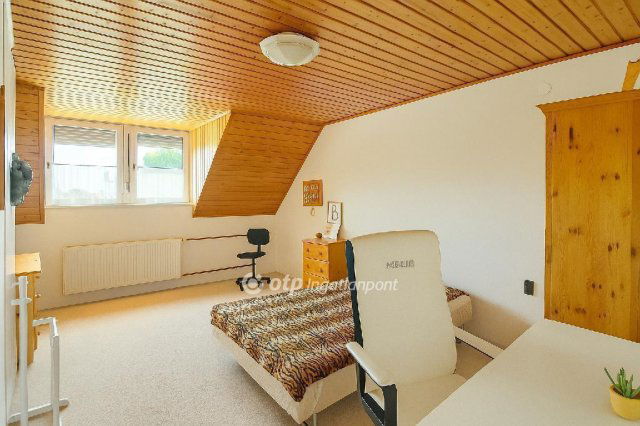 Eladó családi ház, Kiskunlacházán 83.99 M Ft, 5 szobás
