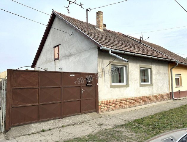 Eladó családi ház, Sándorfalván 43.5 M Ft, 2 szobás