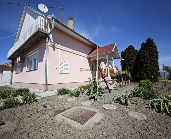 Eladó családi ház, Röszkén 89.7 M Ft, 3 szobás