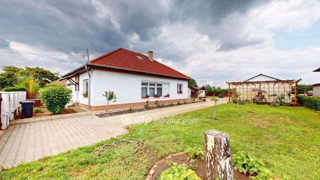 Eladó családi ház, Kótajon 59.9 M Ft, 5 szobás