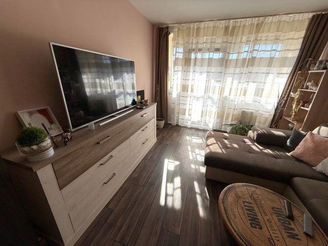 Eladó panellakás, Pécsett, Kis-réti úton 58.9 M Ft, 3+1 szobás