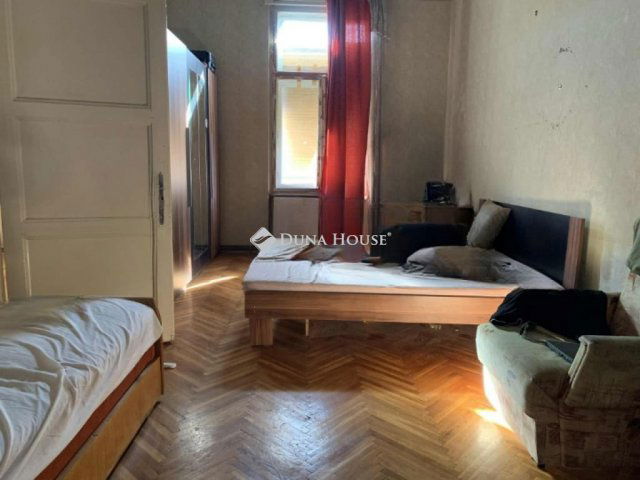 Eladó téglalakás, Budapesten, VI. kerületben 92.5 M Ft, 2 szobás