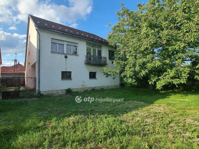 Eladó családi ház, Pápán 44.9 M Ft, 3+4 szobás