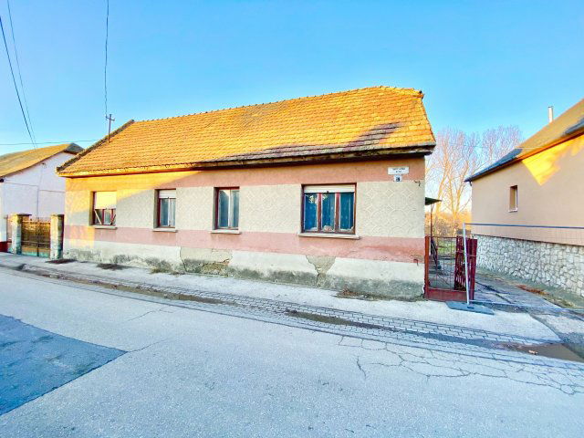 Eladó családi ház, Komáromban 55 M Ft / költözzbe.hu