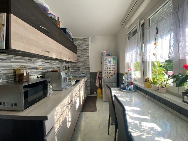 Eladó panellakás, Pécsett, Eszék utcában 39.9 M Ft, 2 szobás