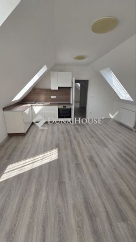 Eladó téglalakás, Baján 42.5 M Ft, 3 szobás