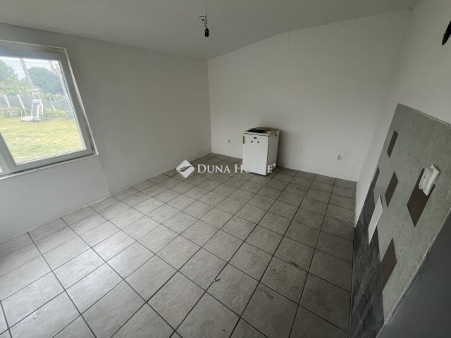Eladó családi ház, Pilisen 19.5 M Ft, 2 szobás