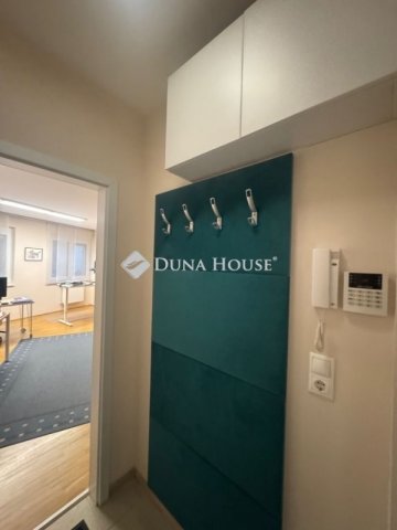 Eladó téglalakás, Debrecenben 100 M Ft, 3 szobás