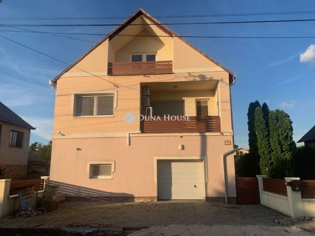 Eladó családi ház, Bábolnán 87.9 M Ft, 6 szobás