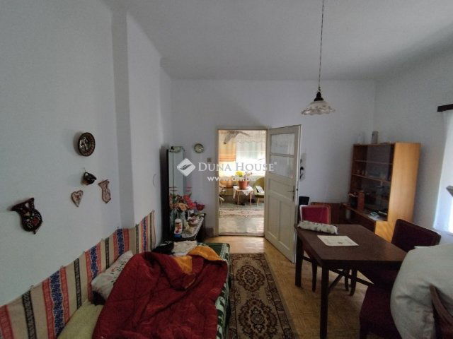 Eladó családi ház, Neszmélyen 29.99 M Ft, 2 szobás