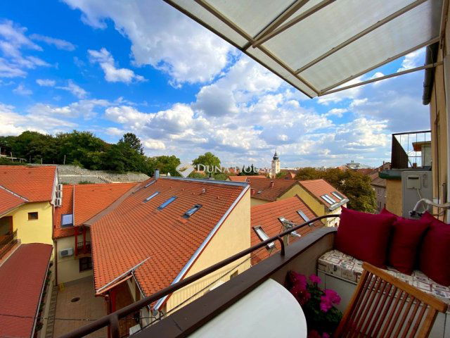 Eladó téglalakás, Pécsett, Sánc utcában 72.9 M Ft, 3 szobás