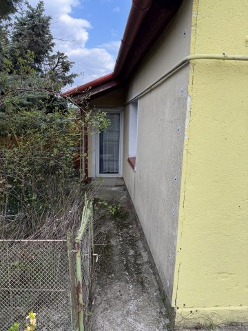 Eladó ikerház, Várpalotán 38 M Ft, 2 szobás