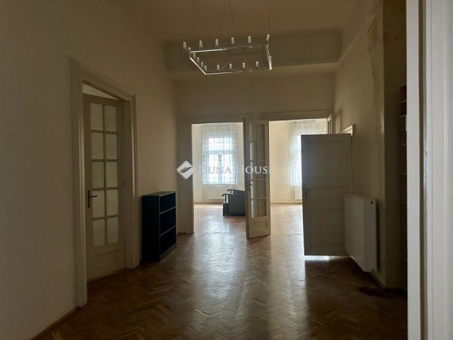 Eladó téglalakás, Budapesten, V. kerületben 170 M Ft, 3 szobás