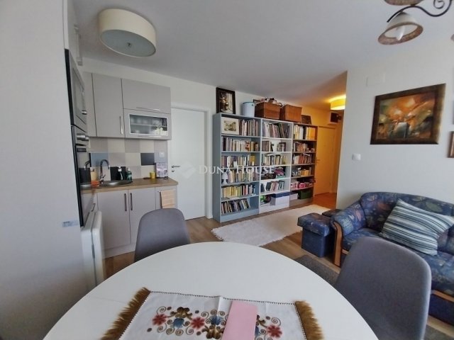 Eladó téglalakás, Szegeden 96 M Ft, 2+2 szobás