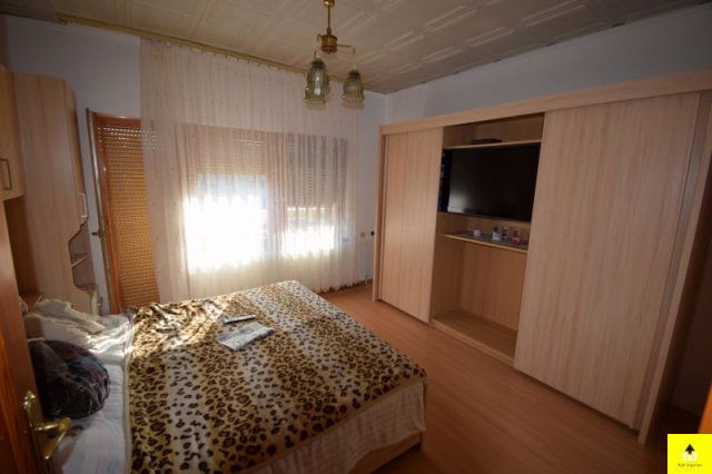 Eladó családi ház, Csepregen 69.9 M Ft, 7 szobás