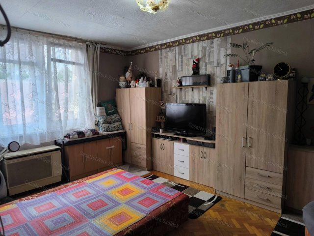 Eladó téglalakás, Szolnokon 29.99 M Ft, 2 szobás
