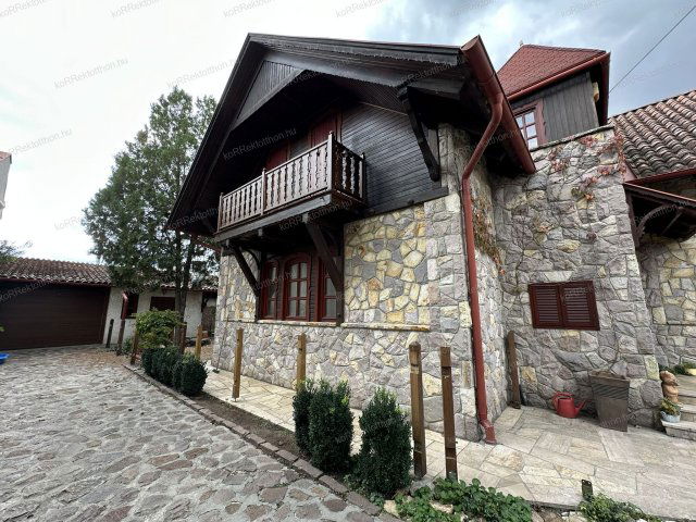 Eladó családi ház, Jászberényben 115 M Ft, 1+3 szobás