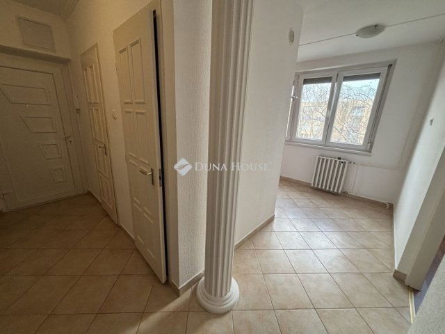 Eladó panellakás, Kecskeméten 52.9 M Ft, 3 szobás