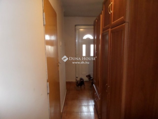 Eladó családi ház, Pécsett 46 M Ft, 4 szobás