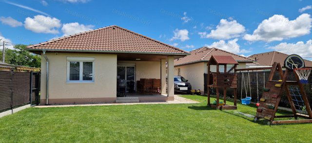 Eladó családi ház, Győrött 114.9 M Ft, 4 szobás