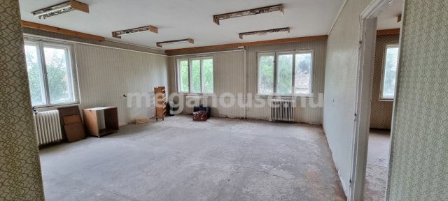 Eladó ipari ingatlan, Váchartyánon 110 M Ft