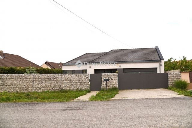 Eladó családi ház, Nagykozáron 119.99 M Ft, 4 szobás