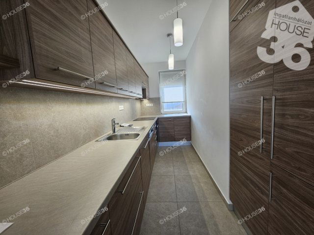 Kiadó ikerház, albérlet, Kecskeméten 490 E Ft / hó, 5 szobás