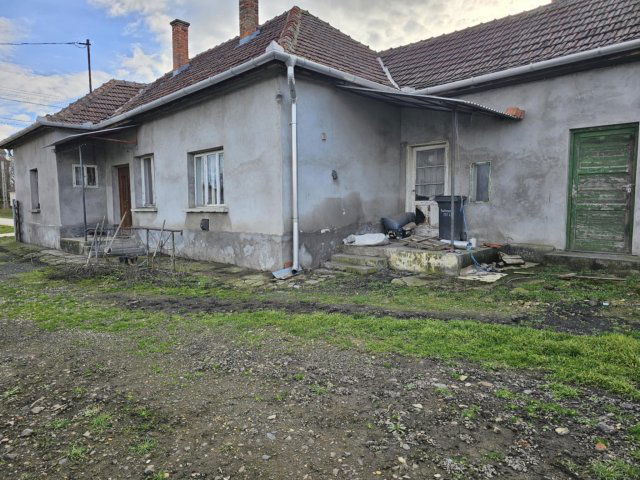 Eladó családi ház, Újszászon 22 M Ft, 3 szobás