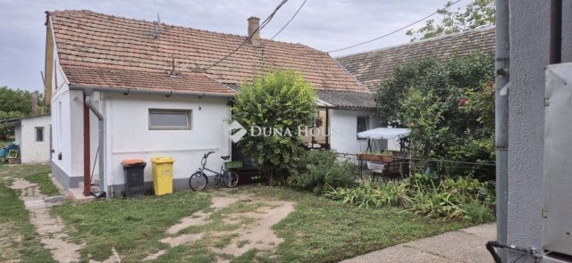Eladó családi ház, Szegeden 33.8 M Ft, 1 szobás
