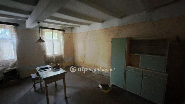 Eladó családi ház, Orosházán 6.5 M Ft, 2 szobás