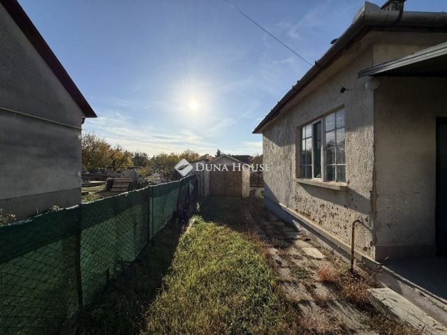 Eladó családi ház, Székesfehérvárott 49.99 M Ft, 2 szobás