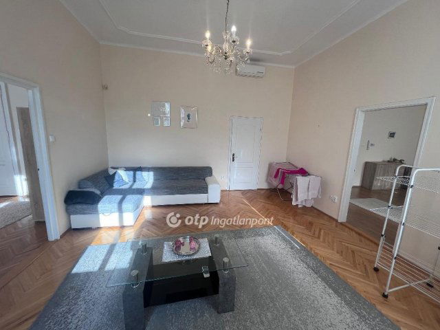 Eladó téglalakás, Szegeden 98.5 M Ft, 3 szobás