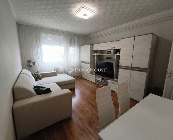 Eladó panellakás, Hatvanban 37.9 M Ft, 1 szobás