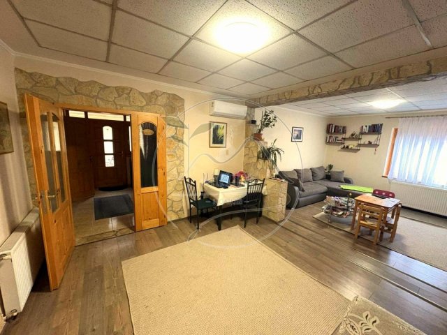 Eladó családi ház, Gyulán 69.99 M Ft, 5 szobás