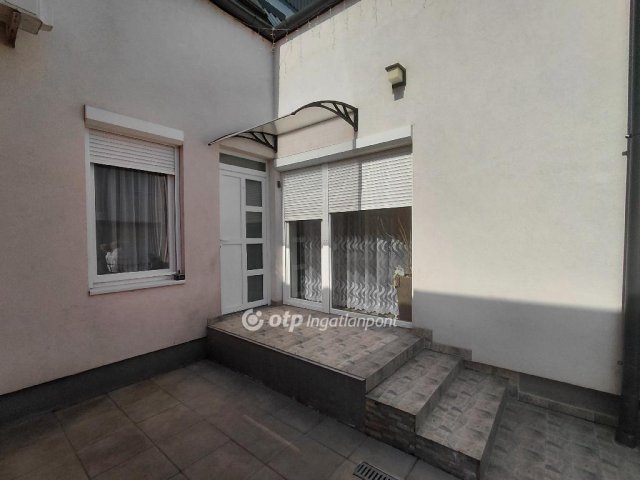 Eladó sorház, Hatvanban 75 M Ft, 3+1 szobás