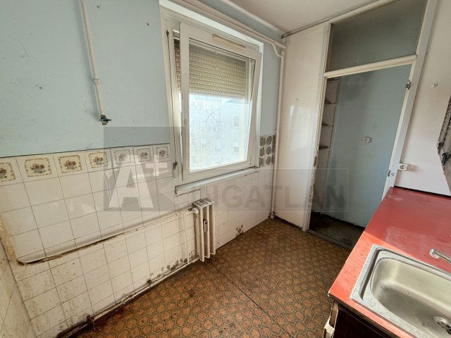 Eladó panellakás, Szegeden 40.5 M Ft, 2 szobás