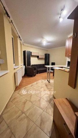 Eladó téglalakás, Pápán 32.49 M Ft, 1+1 szobás