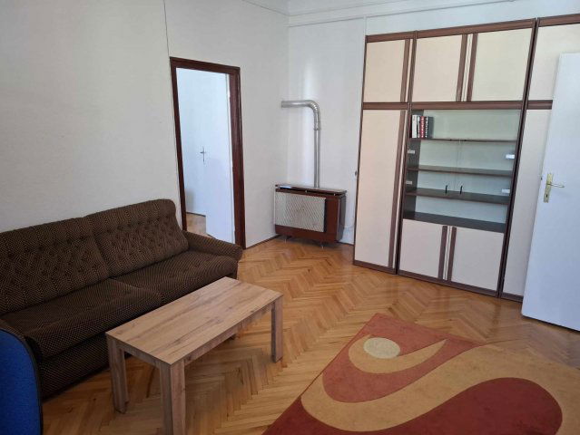 Eladó téglalakás, Nyíregyházán, Hősök terén 40 M Ft