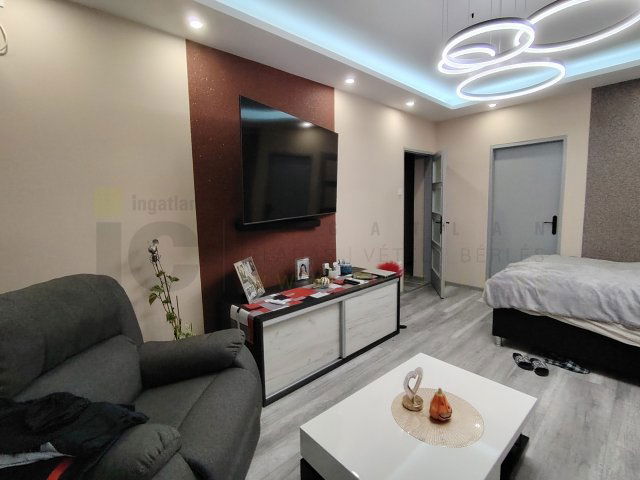 Eladó téglalakás, Szegeden 59.9 M Ft, 2 szobás