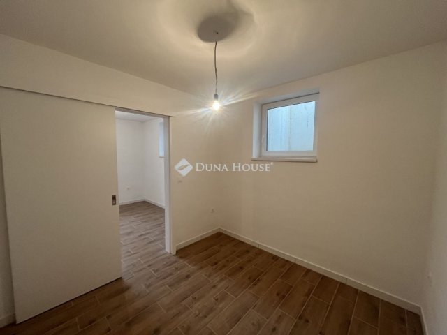 Eladó téglalakás, Vácon 51.99 M Ft, 2 szobás