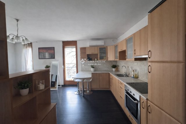 Eladó téglalakás, Pécsett, Hunyadi János utcában 56 M Ft