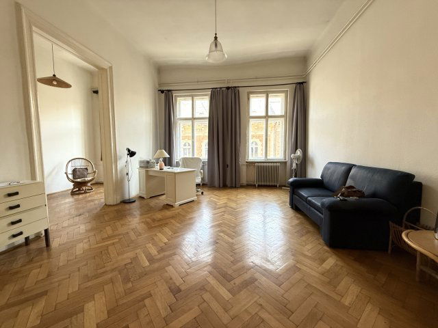 Eladó téglalakás, Budapesten, VI. kerületben, Jókai utcában