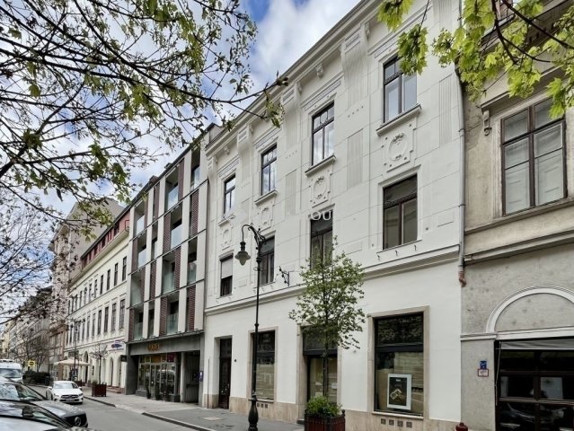 Eladó téglalakás, Budapesten, VI. kerületben 69.99 M Ft