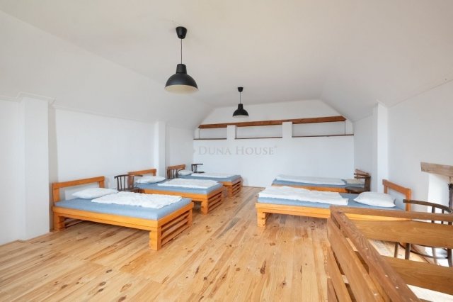 Eladó mezogazdasagi ingatlan, Pápateszéren 180 M Ft, 4 szobás