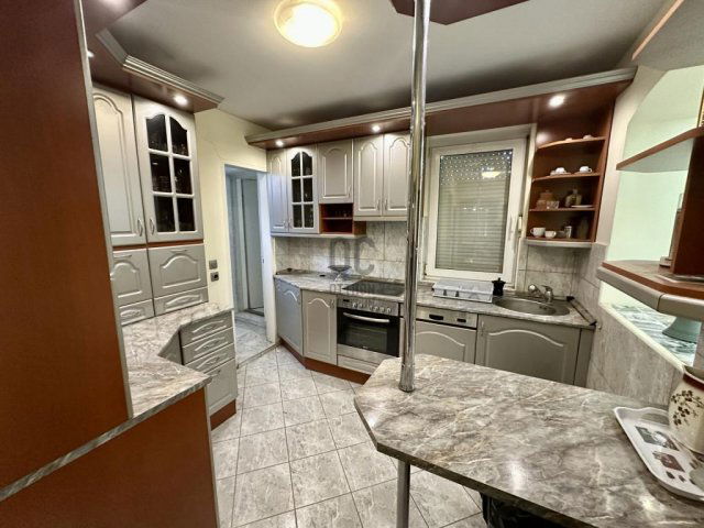 Eladó családi ház, Vasváron 54.9 M Ft, 8 szobás